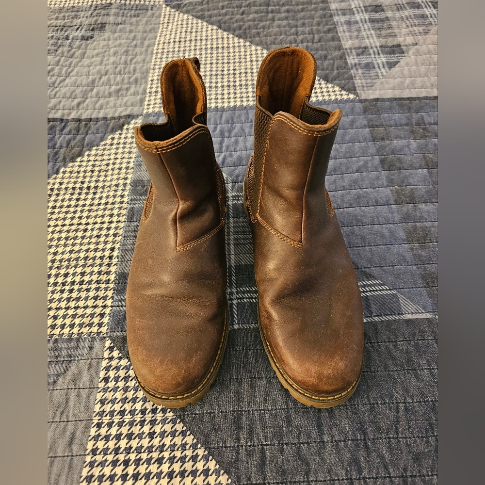 Eastland Ida Chelsea Boot in walnut brown leather chunky boots platform booties